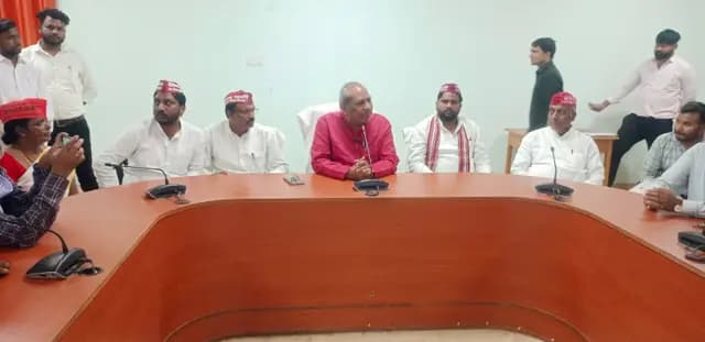 Sonbhadra News : मोदी-योगी से लड़ते-लड़ते थक गए तो चुनाव आयोग से लड़ने लगे राहुल गांधी- संजय निषाद 