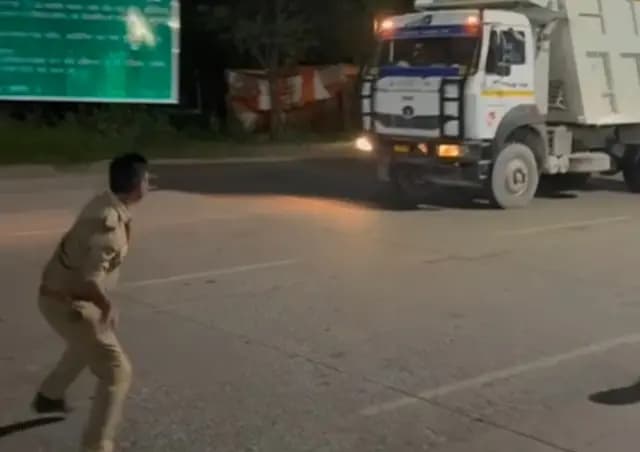 Sonbhadra Update News : परिवहन माफिया द्वारा किया गया खनन सर्वेयर के ऊपर गाड़ी चढ़ाने का प्रयास, पुलिस ने किया मुकदमा दर्ज 