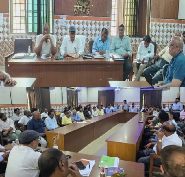 Sonbhadra News : शल्य चिकित्सक और एनेस्थेटिक दो दिनों में शपथ पत्र देकर बताएं कहां दे रहे हैं सेवाएं - सीएमओ 