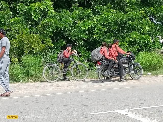 Shahjahanpur news : जब स्कूल तुड़वाए नियम तो प्रशासन कैसे करवा पाएगा पालन