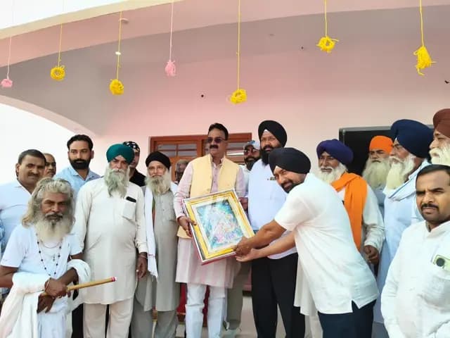 Lakhimpur Kheri News: सरदार गुरुदेव पैलेस का विधायक ने फीता काटकर किया शुभारंभ 