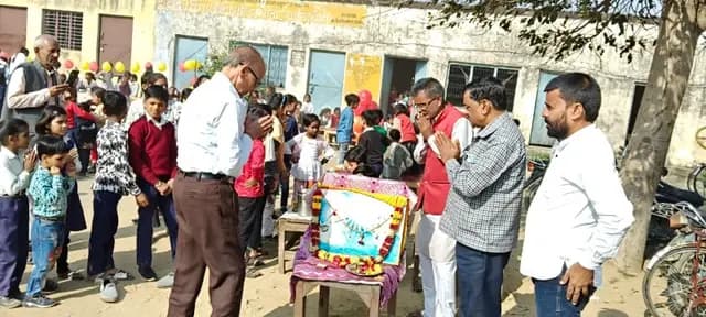Shahjahanpur news : सरस्वती विद्या मंदिर में धूम धाम से मनाया गया बाल दिवस