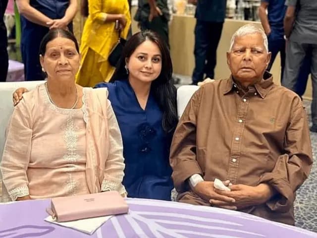 बिहार चुनाव में करारी हार के बाद लालू परिवार में कलह बढ़ा, लालू की बेटी रोहिणी आचार्य ने X पर पोस्ट कर कहा- मैं अपने परिवार से नाता तोड़ रही हूं 