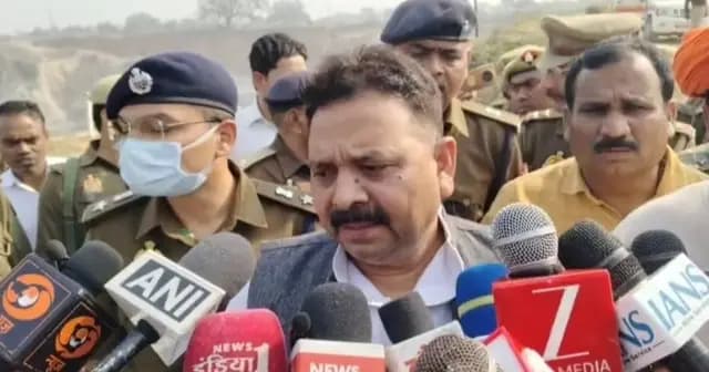 सोनभद्र खनन हादसा अपडेट : प्रभारी मंत्री ने घटना स्थल का किया दौरा, कहा- दोषी कितना बड़ा क्यों न हो बख्शा नहीं जायेगा 