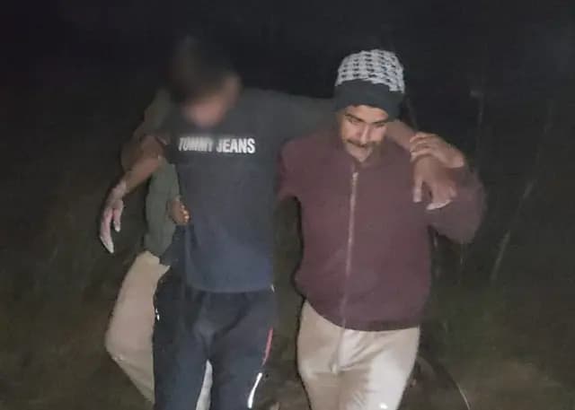 Gazipur News : गो तस्‍कर को पुलिस ने मुठभेड़ मे किया घायल, गिरफ्तार