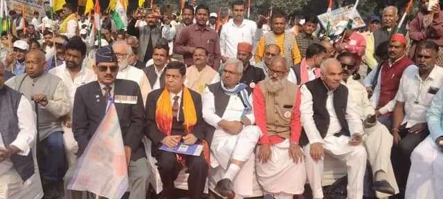 Sonbhadra News :सोनभद्र से दिल्ली पहुंचा प्रतिनिधि मंडल, रेजांगला युद्ध के अमर शहीदों को दी श्रद्धांजलि
