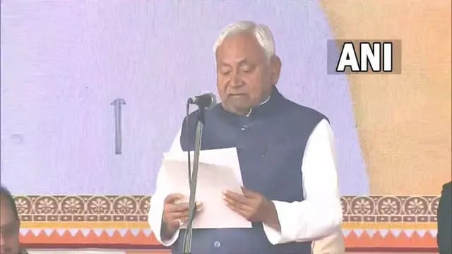 नीतीश कुमार ने गांधी मैदान में 10वीं बार बिहार के मुख्यमंत्री पद की शपथ ली, 26 मंत्रियों ने भी पद और गोपनीयता की शपथ ली 