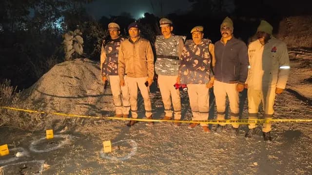 Sonbhadra News : 30 घंटे के भीतर मुठभेड़ में पॉक्सो व SC/ST एक्ट के वांछित 3 अभियुक्त गिरफ्तार, मुठभेड़ में एक अभियुक्त घायल