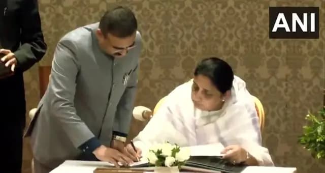 महाराष्ट्र की पहली डिप्टी सीएम के रूप में शपथ ली सुनेत्रा पवार 