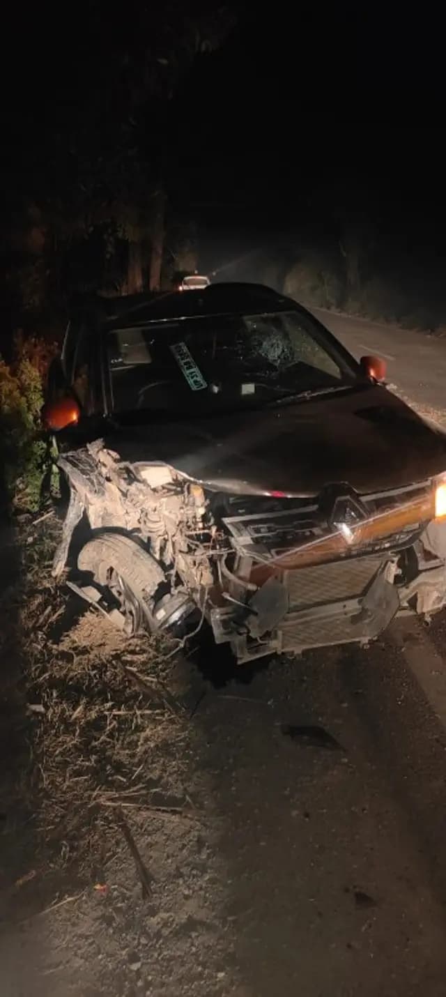 Shahjahanpur news : हादसे में दो कार आपस में टकराई नौ लोंग घायल