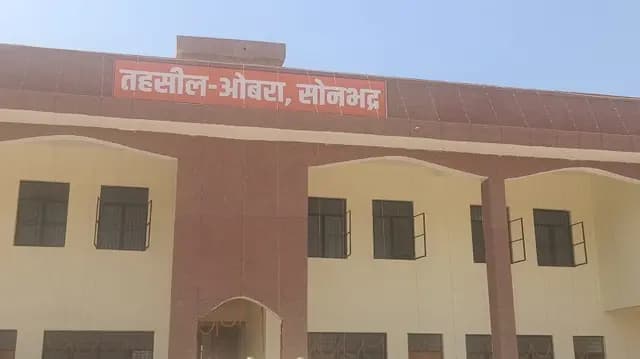 Sonbhadra News : सैकड़ो बीघा जमीन की हेरा-फेरी कर सीमेंट फैक्ट्री के नाम दर्ज कराने का आरोप, एसडीएम को सौंपा पत्रक