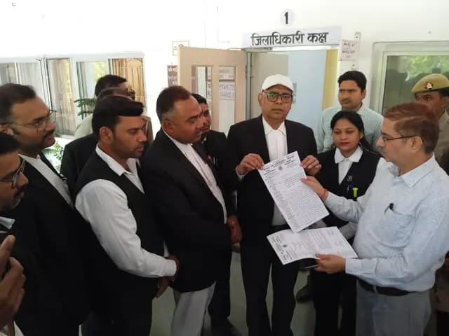 मिर्जापुर में अधिवक्ता साथी की गोली मारकर की गई हत्या पर वकील बिफरे