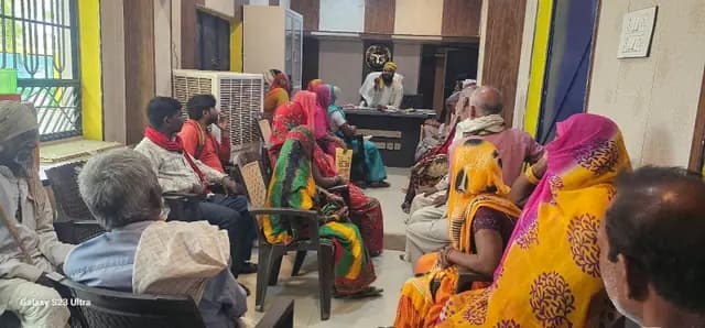 Sonbhadra news :  पंचायत भवन पर किसानों के निशुल्क पंजीकरण का कार्य शुरू