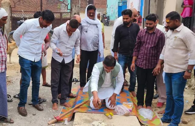 Sonbhadra News : विस्तारित क्षेत्र में विकास कार्यों का शिलान्यास, पेयजल पाइपलाइन व सड़क निर्माण शुरू 