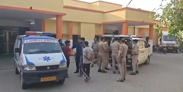 UP News : सड़क हादसे में चार लोगों की मौत, दो घायल 