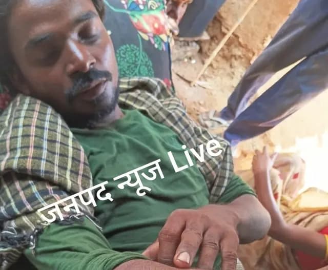 Sonbhadra News : गहिला जंगल में भालू का आतंक, लकड़ी बीनने गए युवक को उतारा मौत के घाट, तलाश में गए ग्रामीणों पर भी हमला, दो घायल 
