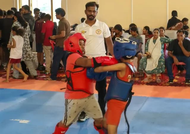 Sonbhadra News : चतुर्थ उत्तर प्रदेश राज्य स्तरीय थाई बॉक्सिंग प्रतियोगिता 2026 में वाराणसी बना विजेता, सोनभद्र उपविजेता