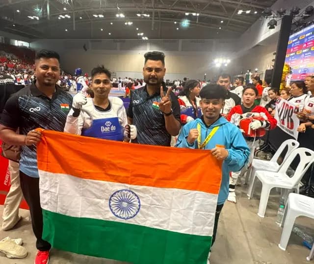 32 देशों के खिलाड़ियों के बीच रेणुकूट के रवि सिंह ने जीता कांस्य पदक, अंतरराष्ट्रीय ताइक्वांडो प्रतियोगिता में बढ़ाया देश का मान