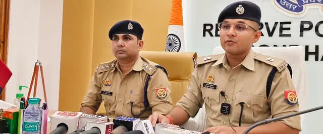 Sonbhadra News : कार की पिछली सीट हटाकर छिपा रखा था 1.38 क्विंटल डोडा, पुलिस ने दो अंतर्राज्यीय तस्कर दबोचे 