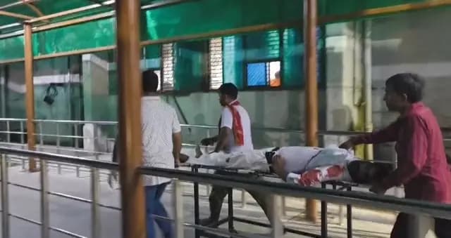 UP News : प्रयागराज में पूर्व प्रधान की दिनदहाड़े गोली मारकर हत्या, बाइक सवार बदमाश फरार