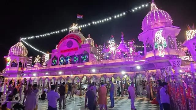 Sonbhadra News : राधा अष्टमी पर बरसाना में उमड़ा आस्था का सैलाब, राधा रानी के दर्शन को जुटे श्रद्धालु