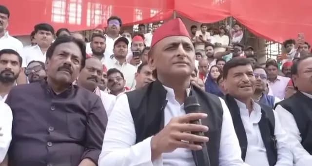 UP News : मुलायम सिंह यादव की पुण्यतिथि पर अखिलेश यादव ने दी श्रद्धांजलि, चुनाव आयोग पर उठाए सवाल