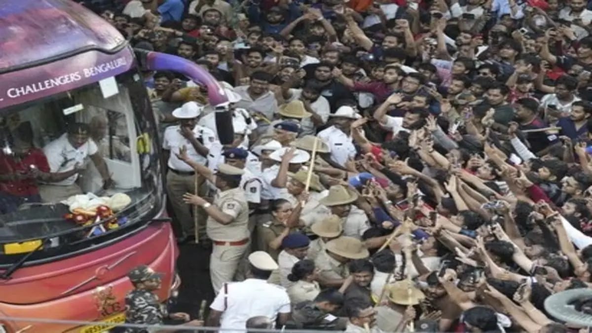 बेंगलुरु हादसा : "मैं पूरी तरह से टूट गया हूं और मेरे पास कहने को शब्द नहीं है"- विराट कोहली 