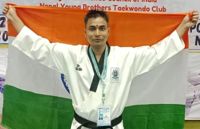 रेणुकूट के रवि सिंह थाईलैंड के लिए हुए रवाना, इंटरनेशनल ताईक्वानडो टूर्नामेंट में करेंगे भारत का प्रतिनिधित्व 
