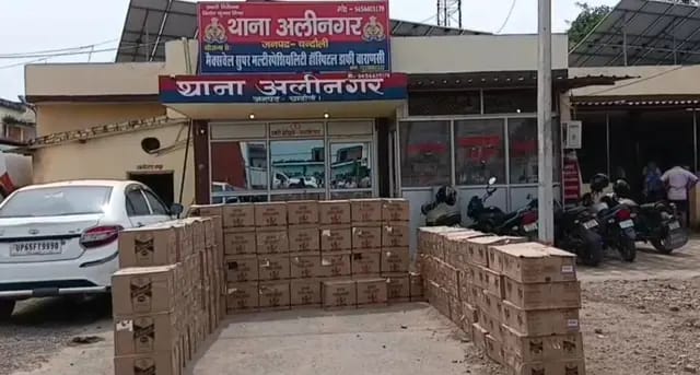 Chandauli Breaking News : चुनाव के पहले चंदौली पुलिस ने बिगड़ा खेल, एक करोड़ 40 लाख का अवैध शराब बरामद 