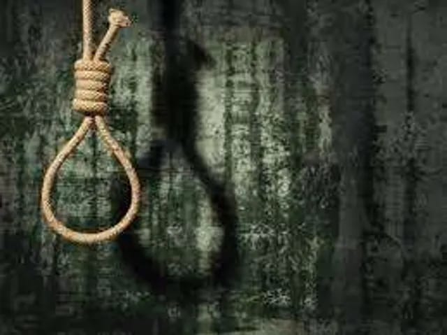 Shahjahanpur news : युवक ने फंदे पर लटक कर दी जान