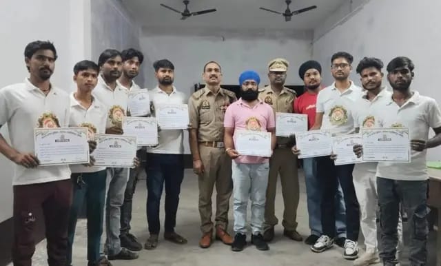 Lakhimpur Kheri news : कांवड़ यात्रा में उत्कृष्ट कार्य के लिए पुलिस द्वारा सम्मानित की गई सेवा का जुनून की टीम