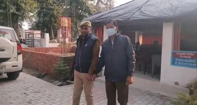 UP News : एंटी करप्क्शन टीम ने कानूनगो को रिश्वत लेते रंगे हाथों पकड़ा