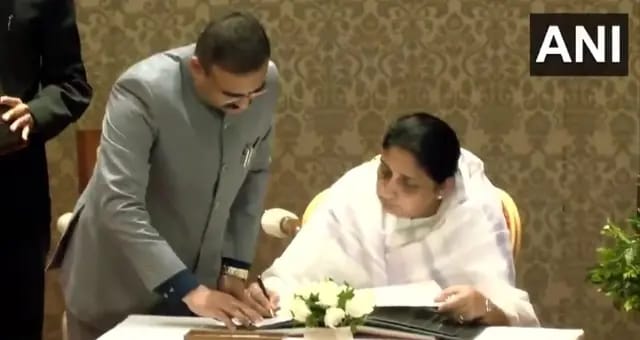 महाराष्ट्र की पहली डिप्टी सीएम के रूप में शपथ ली सुनेत्रा पवार 