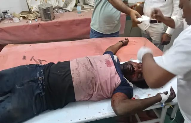 Sonbhadra News : दो बाइकों में सीधी टक्कर, चार घायल 