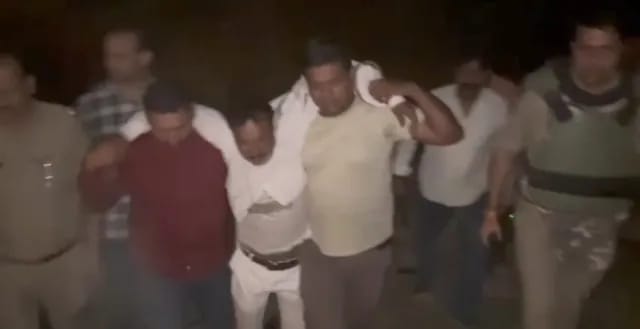 Mirzapur News : अधिवक्ता हत्याकांड में पुलिस की बड़ी कार्रवाई, 15 घंटे में मुख्य आरोपी मुठभेड़ में गिरफ्तार