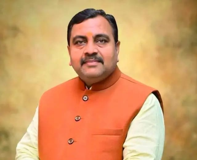 Sonbhadra News : तहसील प्रशासन की मिलीभगत से हो गया करोड़ों की जमीन का खेला, भाजपा नेता ने खोली भ्रष्टाचार की परतें, डीएम से की उच्चस्तरीय जांच की मांग 