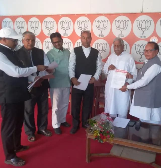 Sonbhadra News :पलामू सांसद से मिला अधिवक्ताओं का प्रतिनिधि मंडल,दुद्धी रेलवे स्टेशन पर इन ट्रेनों की ठहराव की मांग