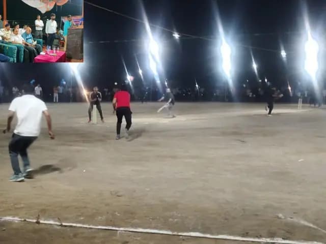 Sonbhadra News : चोपन में नाइट क्रिकेट टूर्नामेंट का रोमांच, खिलाड़ियों का शानदार प्रदर्शन