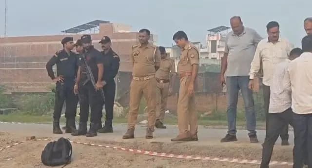 Varanasi News : рд╡рд╛рд░рд╛рдгрд╕реА рдореЗрдВ рдЭрд╛рд░рдЦрдВрдб рдХреЗ рдкреНрд░рддрд┐рдмрдВрдзрд┐рдд рдирдХреНрд╕рд▓реА рд╕рдВрдЧрдарди рдХреЗ рдХрдорд╛рдВрдбрд░ рдмреГрдЬреЗрд╢ рдЧрдВрдЬреВ рдПрдирдХрд╛рдЙрдВрдЯрд░ рдореЗрдВ рдвреЗрд░