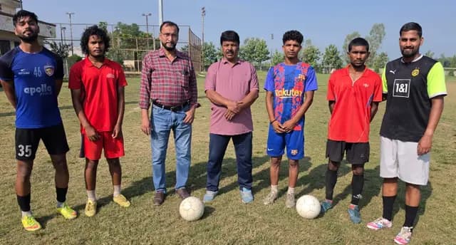 Sonbhadra News : सोननभद्र के फुटबॉल और क्रिकेट खिलाड़ियों का मंडलीय चयन, चयनित खिलाड़ी विंध्याचल मंडल में दिखाएंगे प्रतिभा